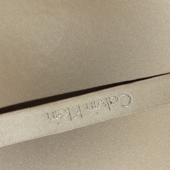 Calvin Klein | Push-up Underwire Plunge Bra | 34D - Picture 5 of 6